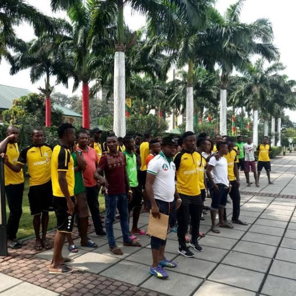 Rivers United Players Stage Protest At Government House Over Unpaid Sign-One Fee (See Photos)