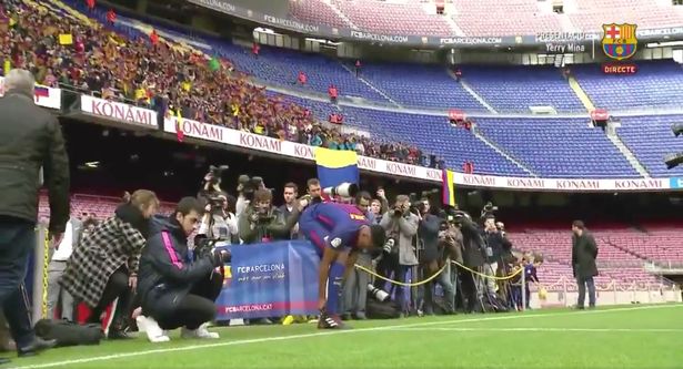 Barcelona Latest Signing Performs His 'Ritual' During His Unveiling Today (Photos)