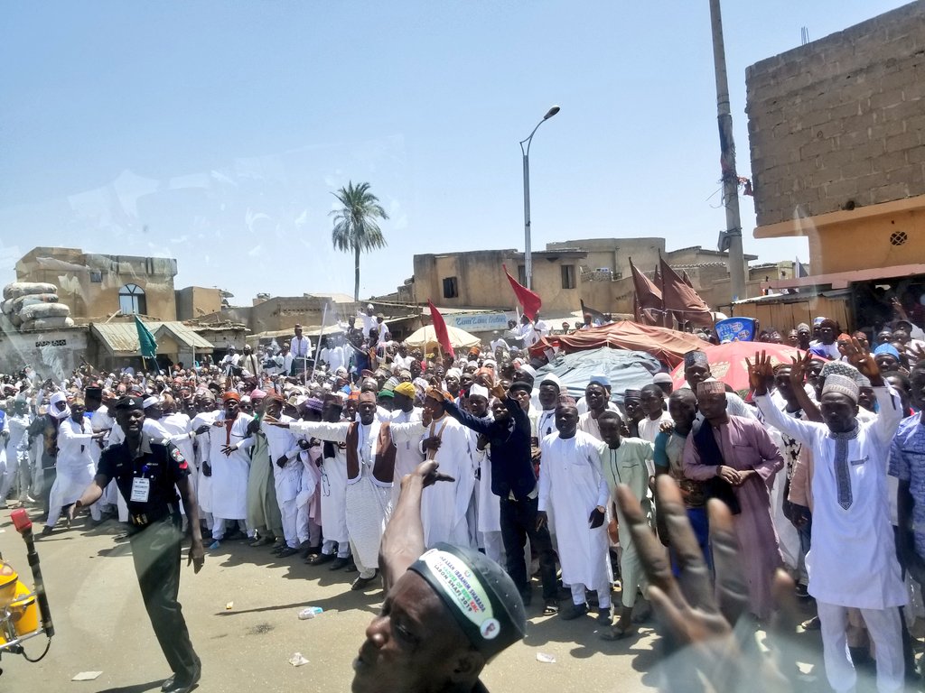 Kano People Welcome President Buhari In Large Numbers (Photos)