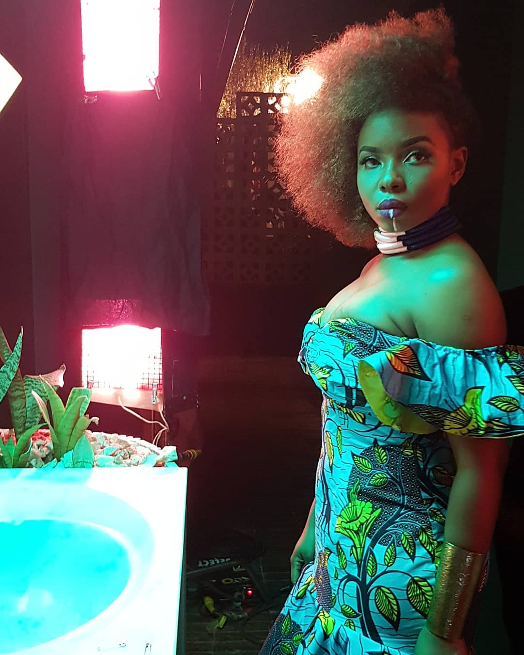 Mama Africa Yemi Alade, Shares Sexy Curvy Pictures