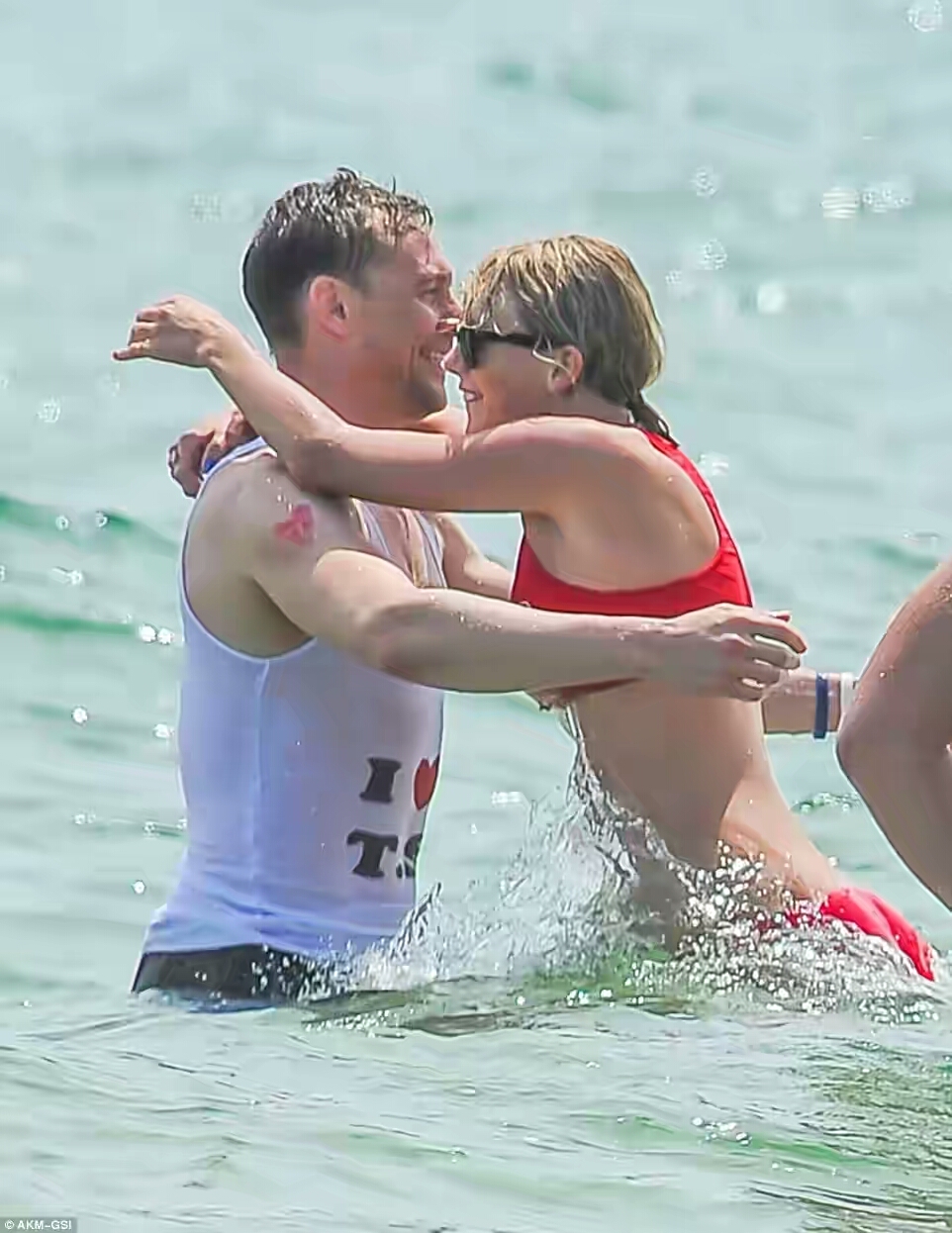 Taylor Swift & Tom Can't Keep Their Hands Off Each Other