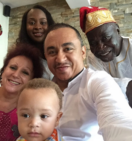 Photo: Daddy Freeze Shows Off His Family