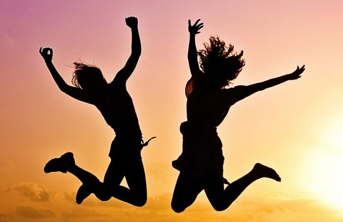 10 Need-to-Know Ways of Staying Happy & Positive All Year Round