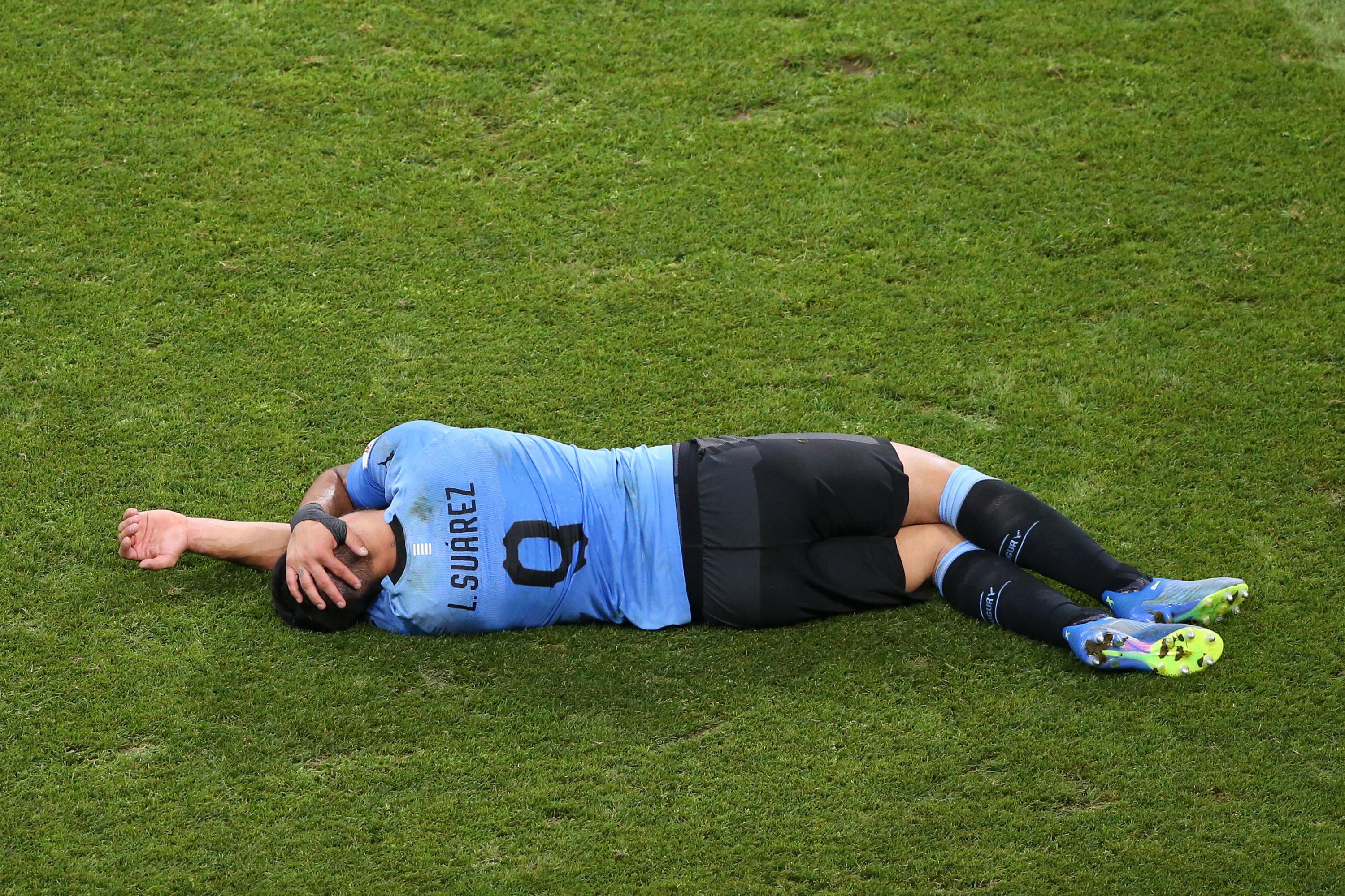 Fans react to Luis Suarez constantly going down in Uruguay's World Cup clash against Portugal