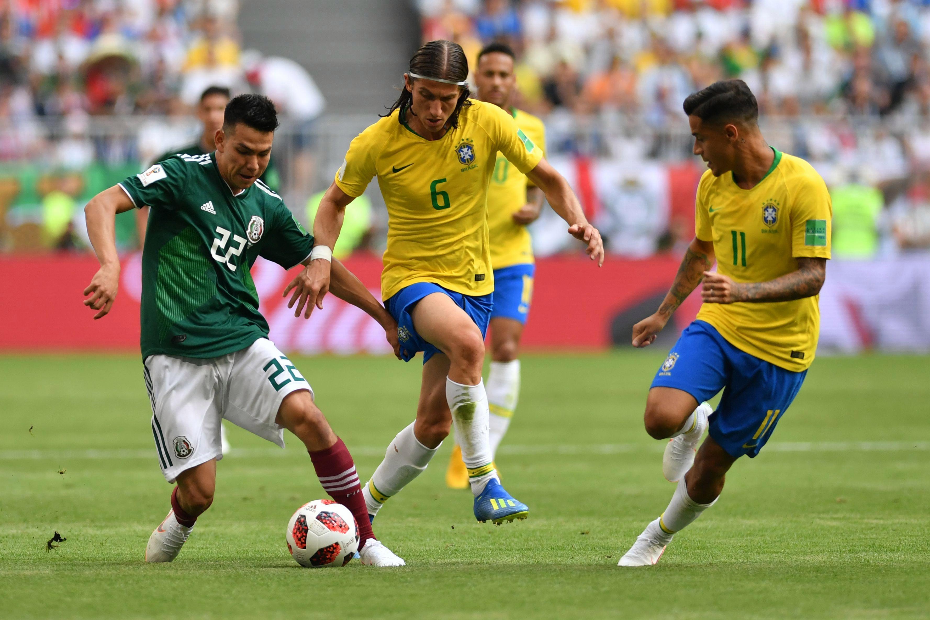 'Forget Willian, we need Hirving Lozano' - Manchester United fans beg club to sign Mexico World Cup star
