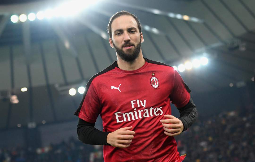 Chelsea transfer news: Gonzalo Higuain's agent arrives in London as Milan striker looks set to join Chelsea