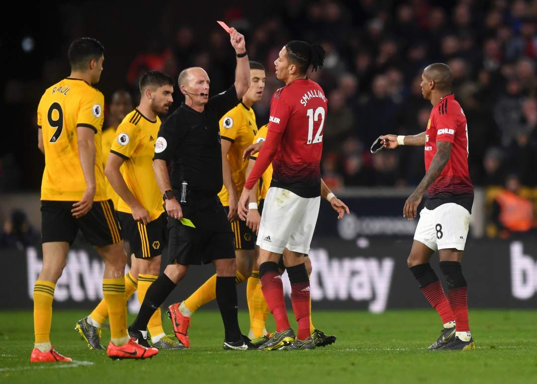 Wolves 2-1 Manchester United: Mike Dean makes history by reaching century of Premier League red cards