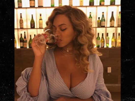 Beyonce Flaunts Hot Curves in Tight Pink Trousers (Photos)