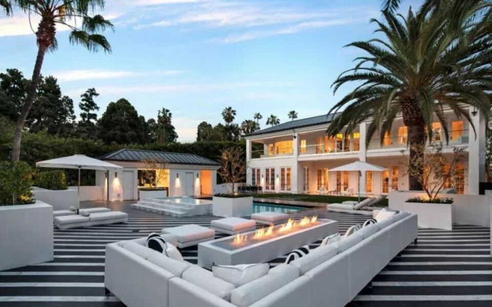 Floyd Mayweather Acquires New Mansion In Beverly Hills, Checkout Photos
