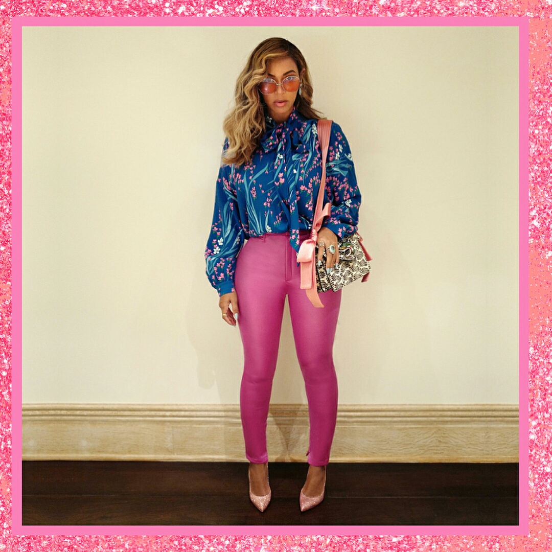 Beyonce Flaunts Hot Curves in Tight Pink Trousers (Photos)