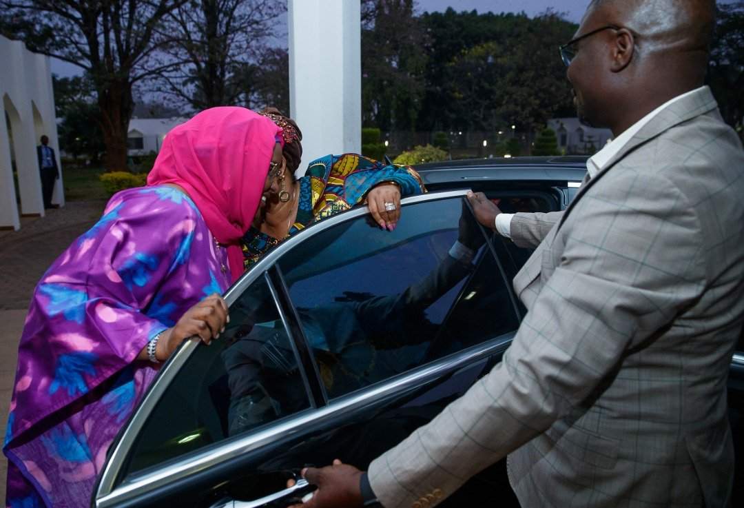 Aisha Buhari, Patience Jonathan Meet In Aso Rock (Photos)