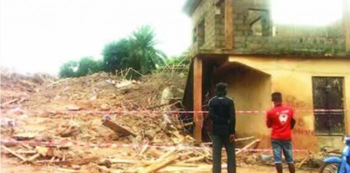 Building Collapses, Mother and Daughter Killed (Photos)