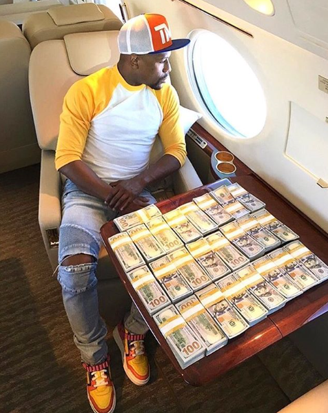 Floyd Mayweather Shows Off $100 Bills on His Private Jet Ahead of Conor McGregor Mega Fight