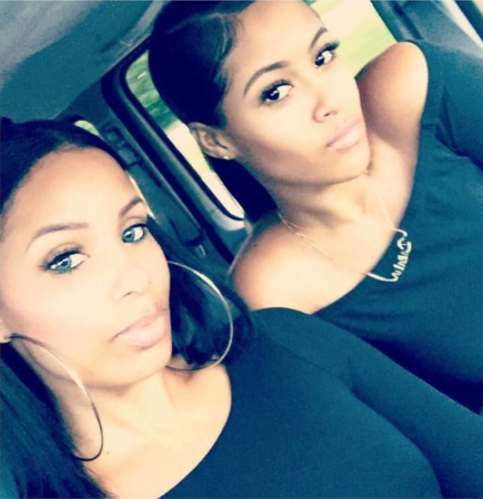 This stunning mother and daughter have people confused