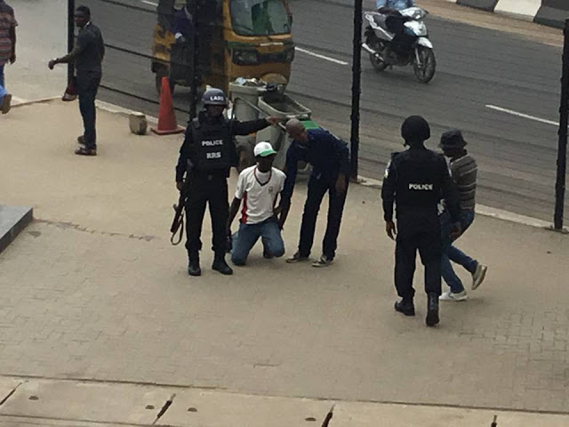 Lagos Police Catch Touts Exhorting Motorists At The Newly Commissioned Ojodu Berger Road