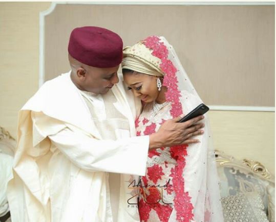 See Heartwarming Moment Father Consoled Daughter During Her Wedding (Photos)