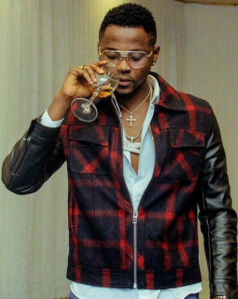 Kiss Daniel in search of a fan who returned his N14 million gold necklace (Video)