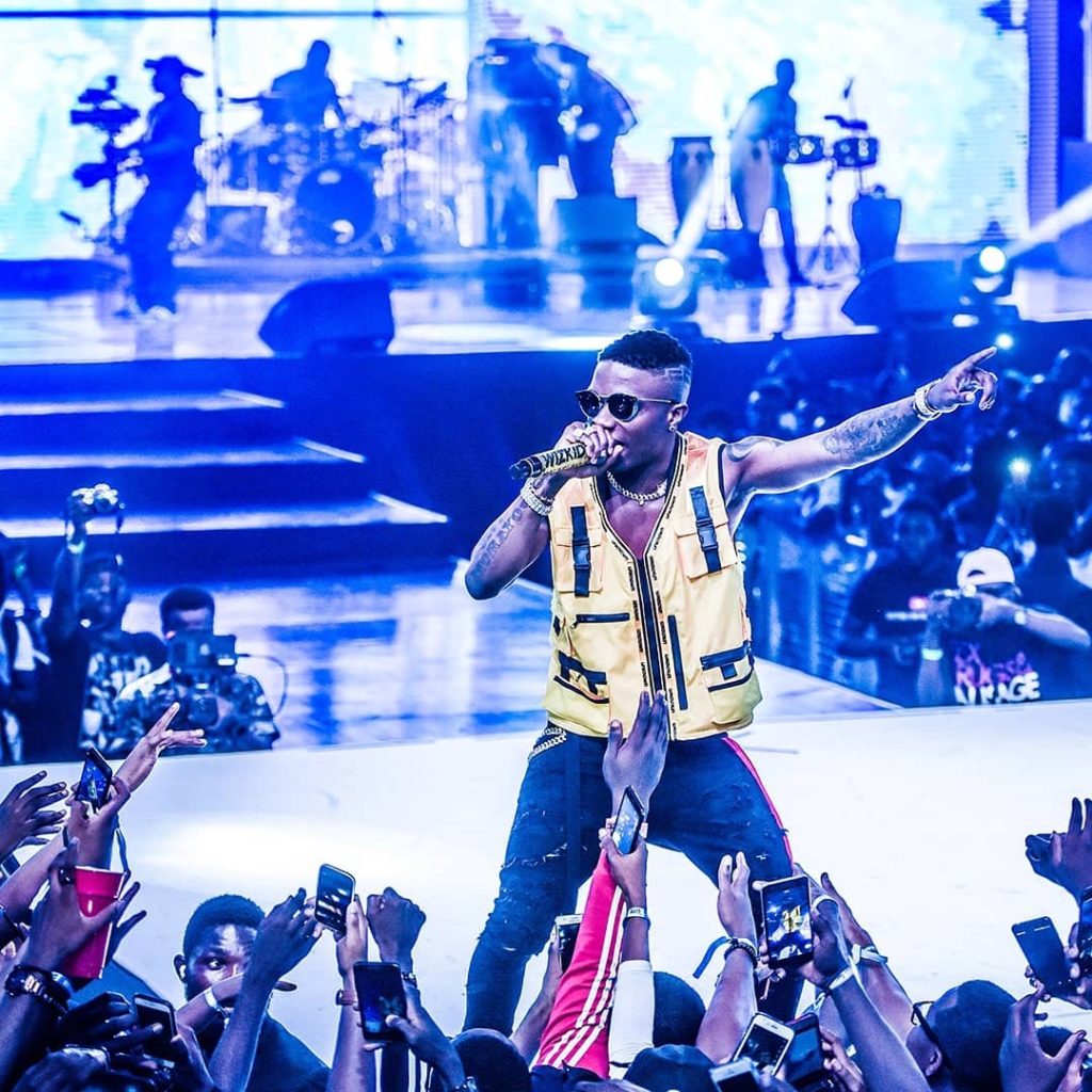 Security guard throws fan off stage while trying to touch Wizkid during last night Performance (Video)