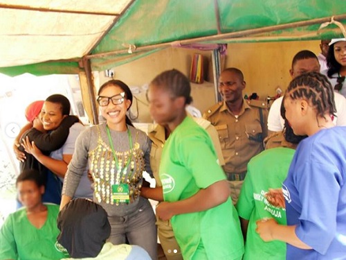 Tonto Dikeh Visits Prison Inmates In Suleja, Niger State (Photos)