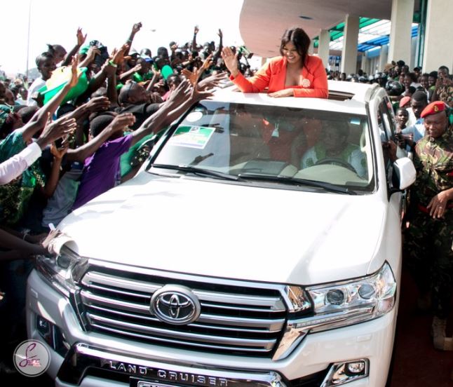 Omotola Jalade-Ekeinde Mobbed By Fans In Sierra Leone (Photos)