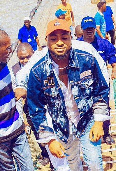 Fans React As Davido's Girlfriend, Chioma Steps Out In Braless Outfit (Photo)