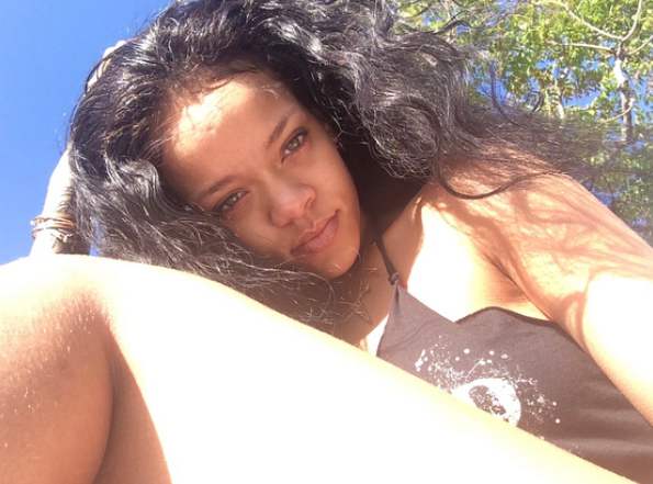 Rihanna's response to fan who commented on her stretch marks
