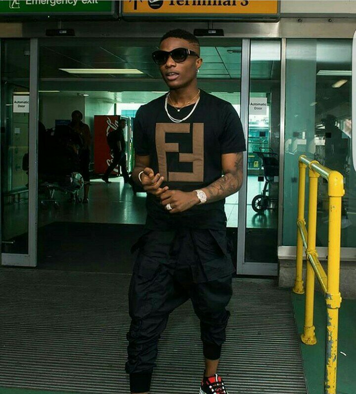 Wizkid ignores his babymamas' allegations as he goes on Gucci shopping spree with last son