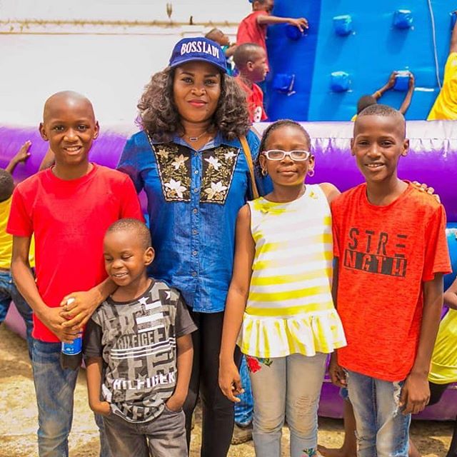 '2face Kids Look Like They Are Suffering' - Fan Says, his baby mama, Sunmbo Adeoye Responds