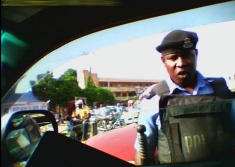 Nigerian Police Officer Takes A N20,000 Bribe On Camera From Undercover Journalist (Video)