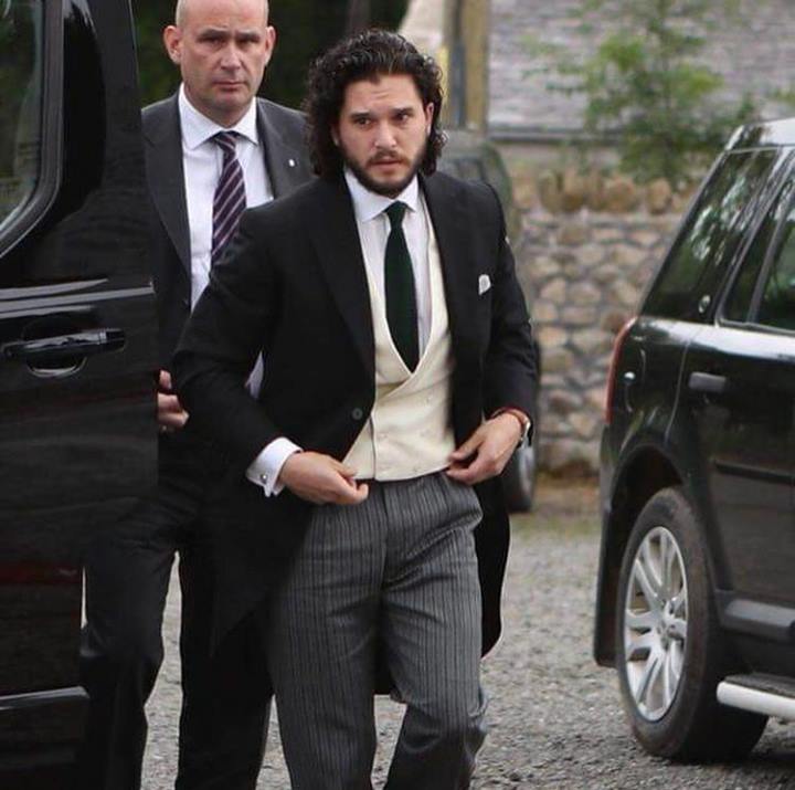 Games of Thrones' Kit Harrington ties the knot with his co-star, Rose Leslie (Photos)