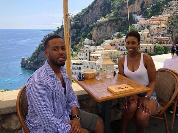 Man Flies His Girlfriend To Greece In Order To Propose To Her (Photos)