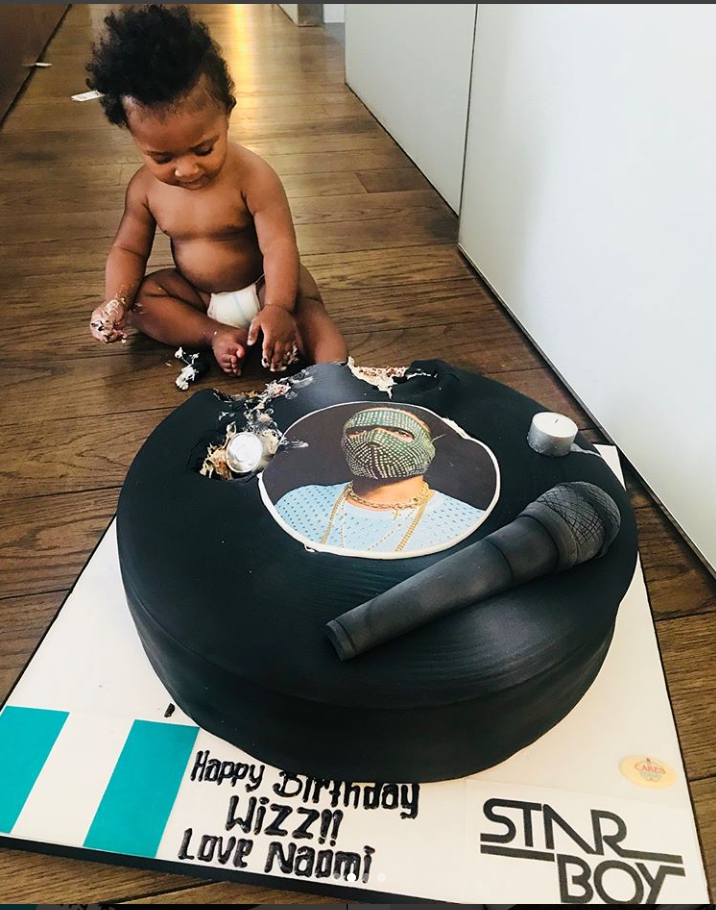 Fans React To Wizkid's Son Destroying The Cake Naomi Campbell Gave To Wizkid On His Birthday