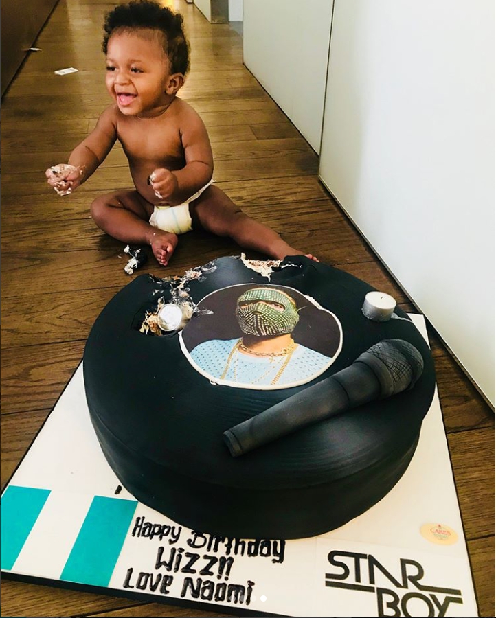 Fans React To Wizkid's Son Destroying The Cake Naomi Campbell Gave To Wizkid On His Birthday