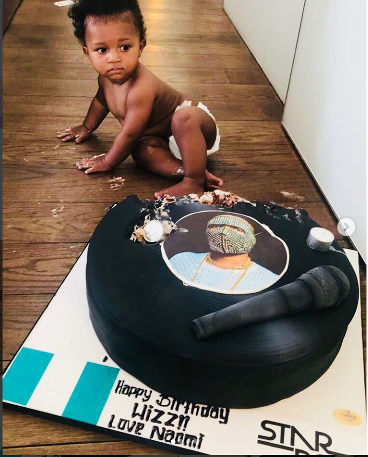 Fans React To Wizkid's Son Destroying The Cake Naomi Campbell Gave To Wizkid On His Birthday