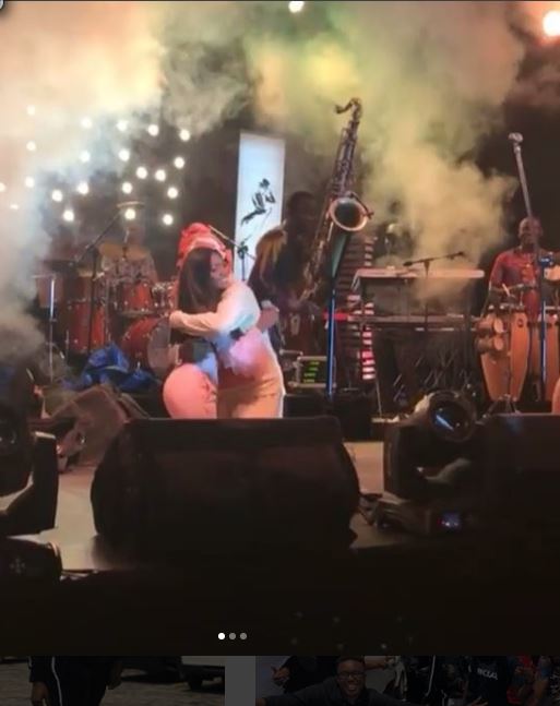 Simi kneels on stage to greet music legend, Lagbaja (video)