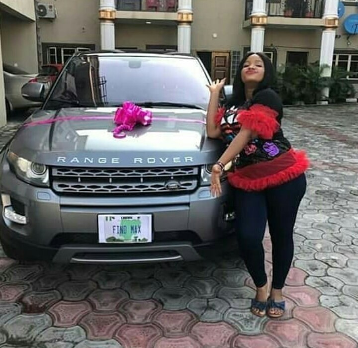 #Assurance: Nigerian man buys his lovely wife a brand new Range Rover (Photos)