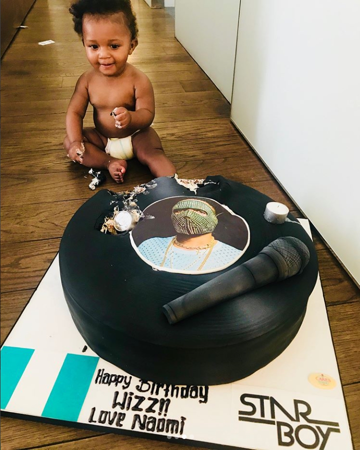 Fans React To Wizkid's Son Destroying The Cake Naomi Campbell Gave To Wizkid On His Birthday