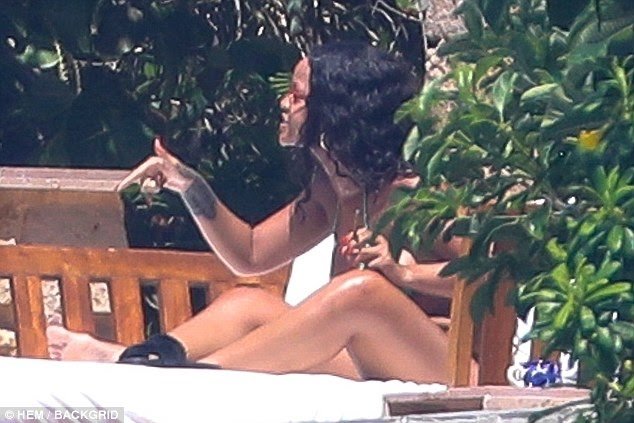 Rihanna having a heated exchange with billionaire boyfriend, Hassan Jameel in Mexico (Photos)