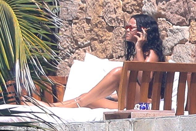 Rihanna having a heated exchange with billionaire boyfriend, Hassan Jameel in Mexico (Photos)