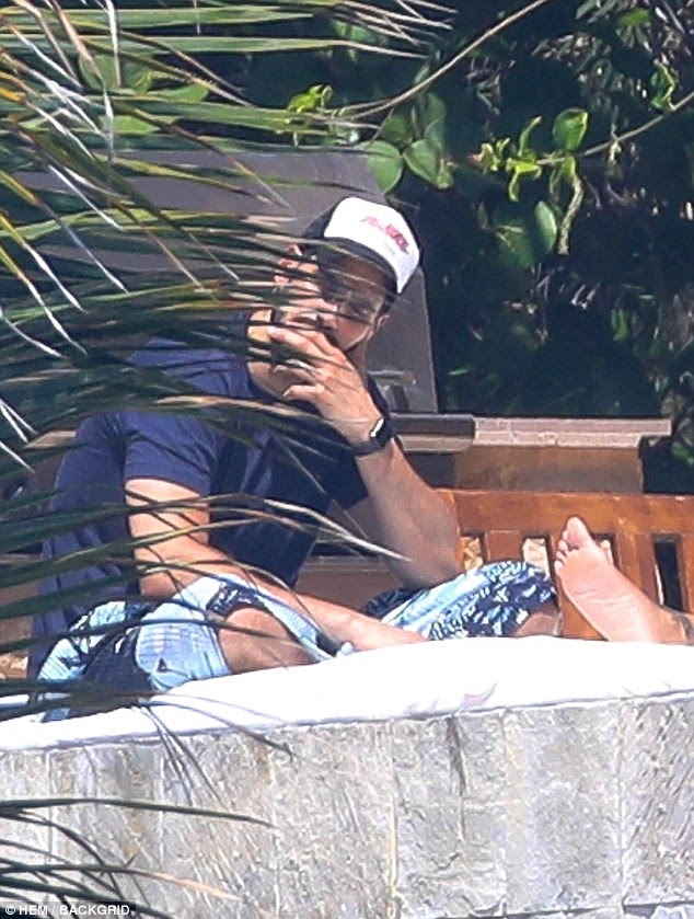 Rihanna having a heated exchange with billionaire boyfriend, Hassan Jameel in Mexico (Photos)