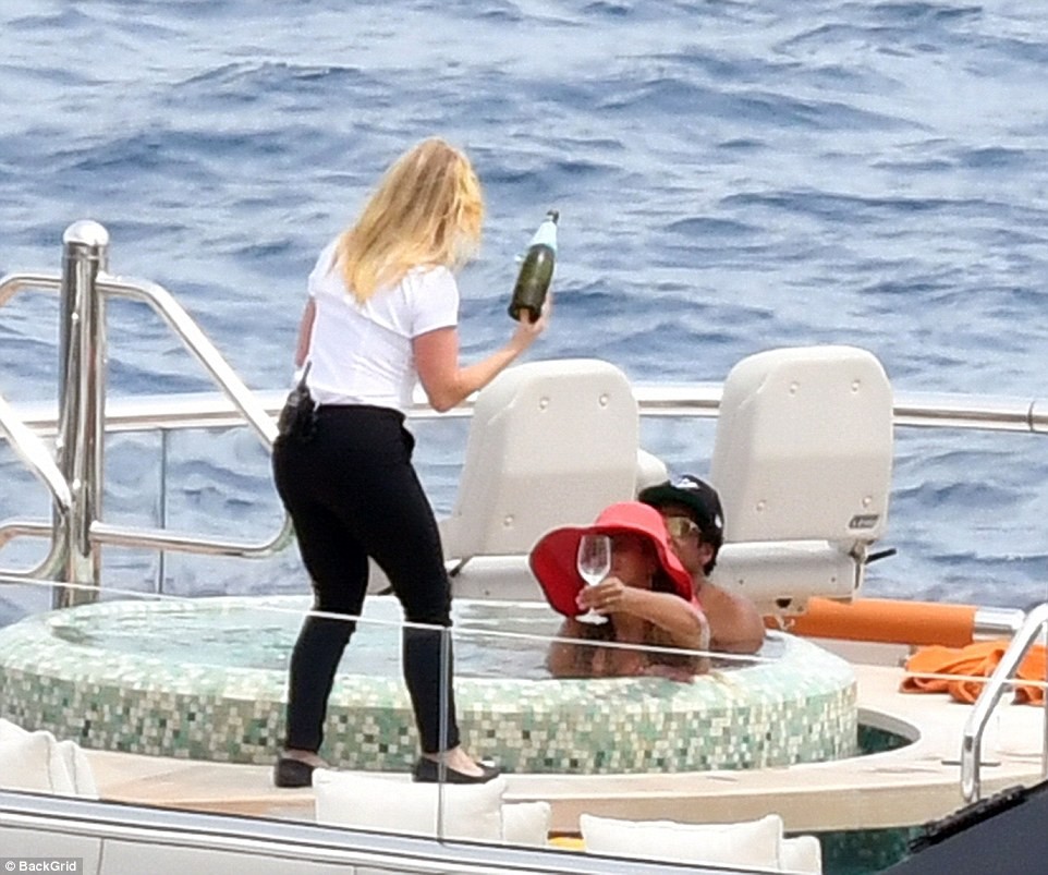 Beyoncé and Jay-Z enjoy a relaxing afternoon on a $180million luxury yacht (Photos)