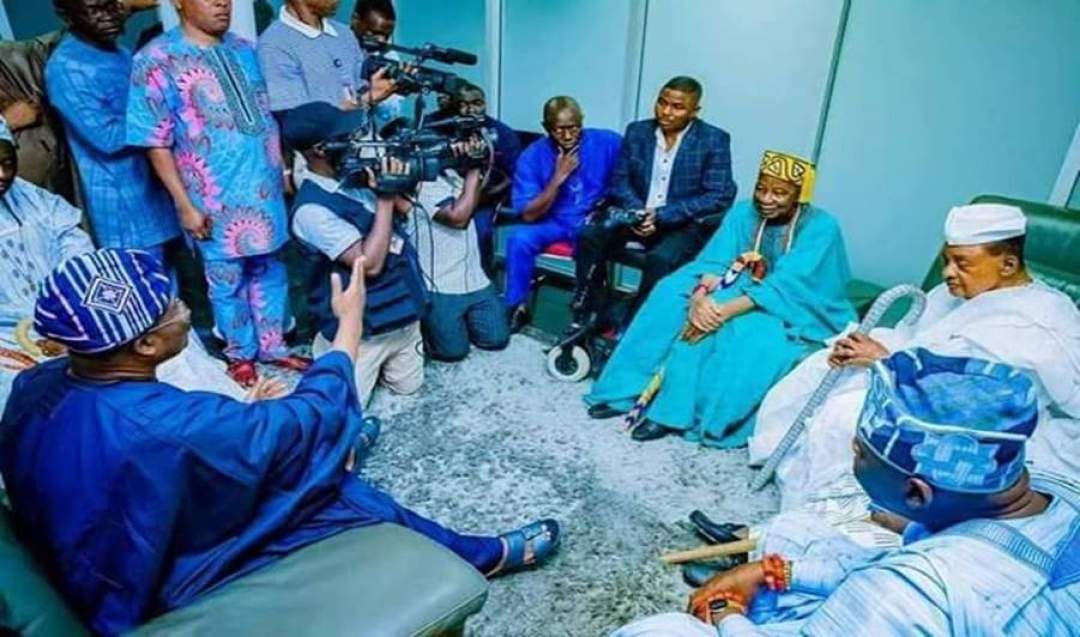 Governor Ajimobi orders immediate approval of new building and compensation for Yinka Ayefele (photos)