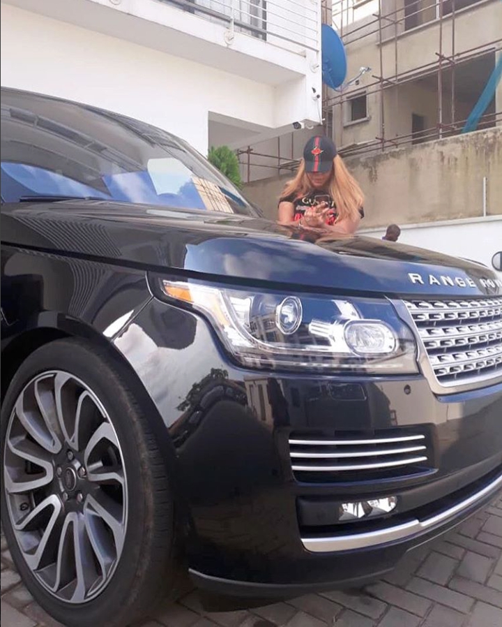 Actress Mimi Orjiekwe buys herself Lekki house and brand new Range Rover (Photos)