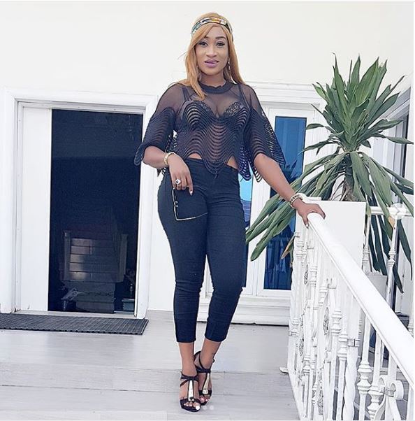 Actress, Oge Okoye causes storm on social media as she flaunts her hot Legs (Photos)