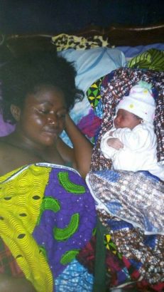 Woman pregnant for over 4 years, finally puts to bed after her husband left her (Photos)