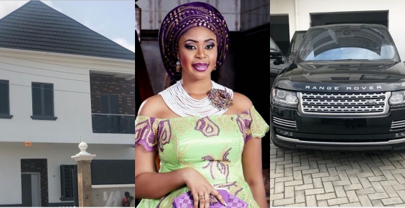 Actress Mimi Orjiekwe buys herself Lekki house and brand new Range Rover (Photos)