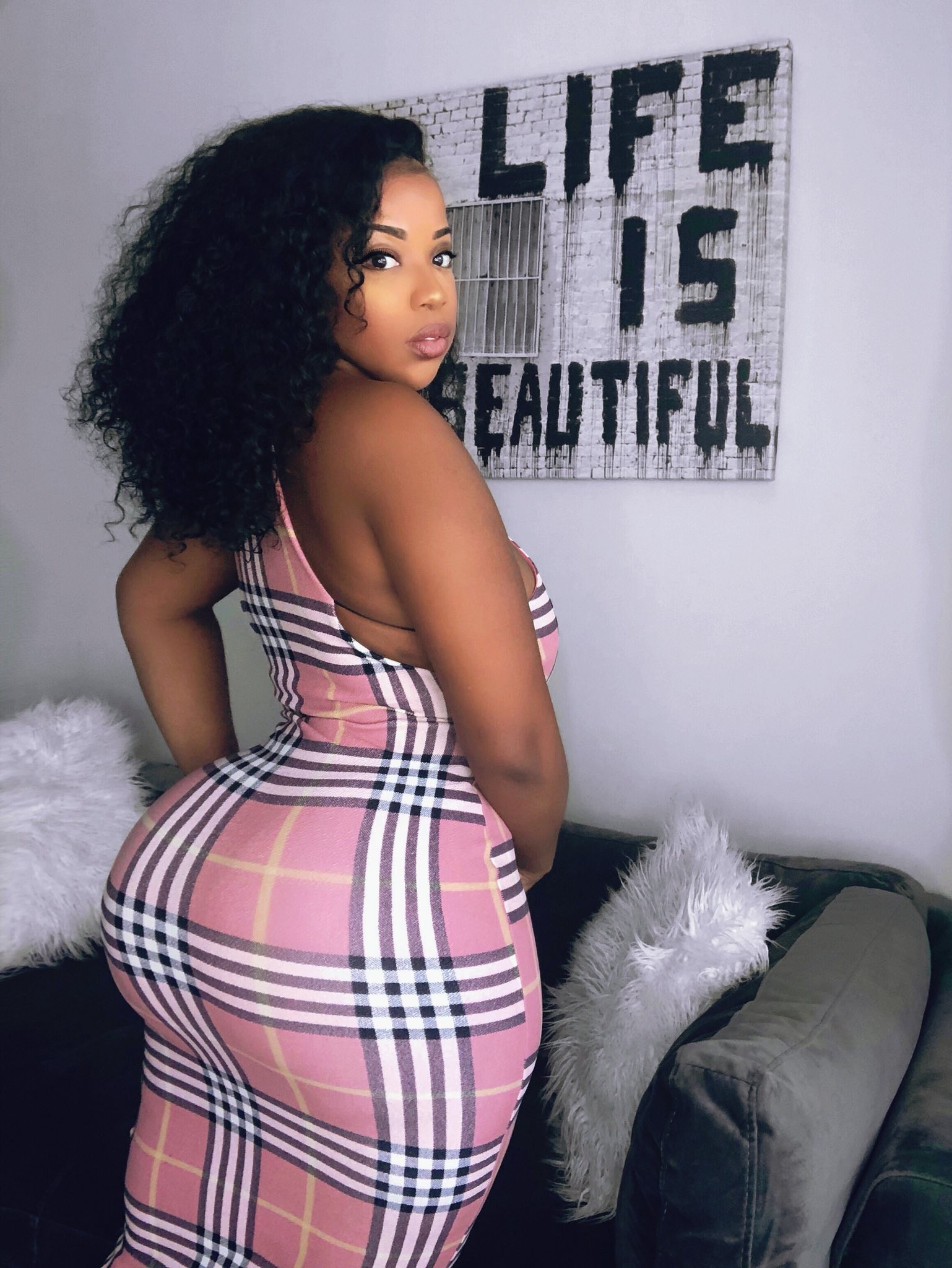 'A black girl with no b00bs and backside is an incomplete project' - Well endowed lady says