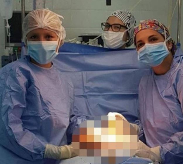 Doctors suspended for taking selfies during a surgery (Photos)