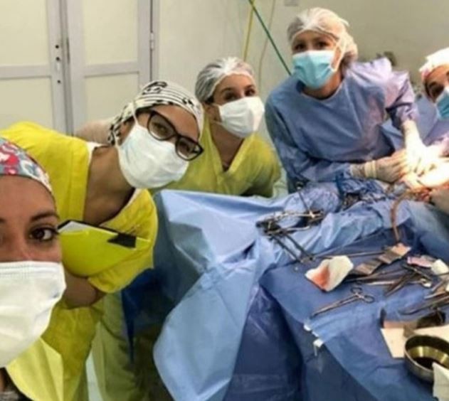 Doctors suspended for taking selfies during a surgery (Photos)