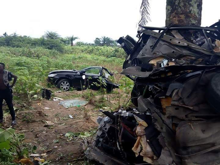 Man walks out without any injury after his car crashed into a tree, splitting into two in Delta (photos)